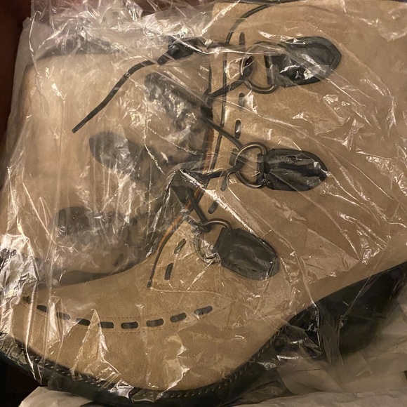 🎁 HTF! 🔥👸🏻 Coach Lace-Up Chain Oak Booties NIB👢 🎁 FIRM PRICE🔥🔥🔥 - Picture 7 of 13